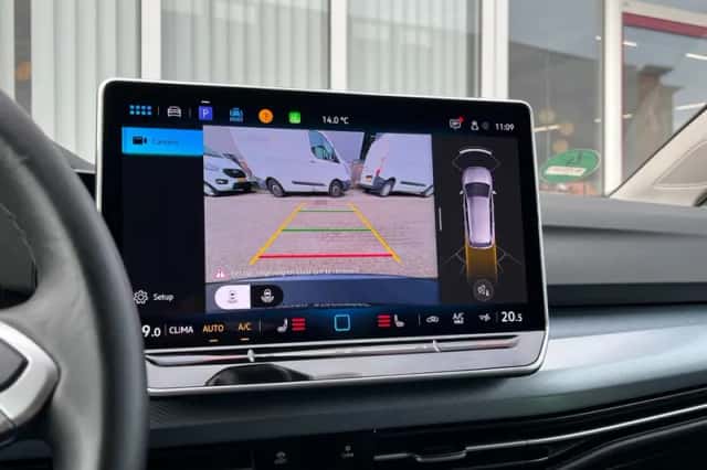 Volkswagen Golf (2024) thumbnail 6