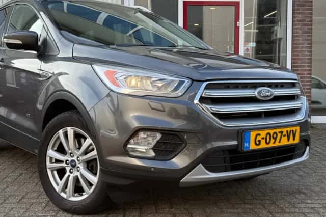 Ford Kuga (2017) thumbnail 2