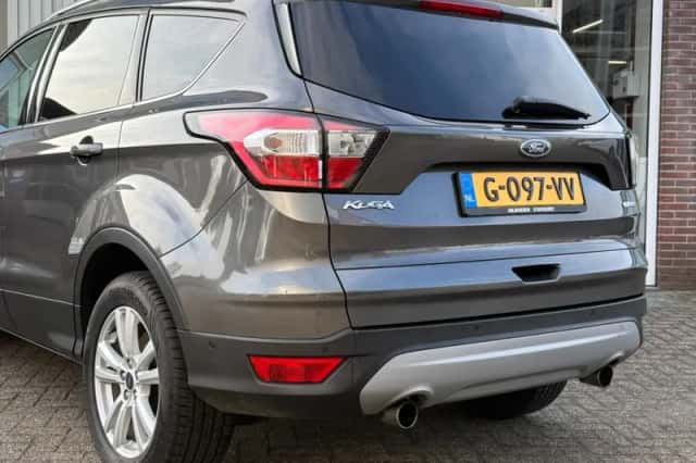 Ford Kuga (2017) thumbnail 4