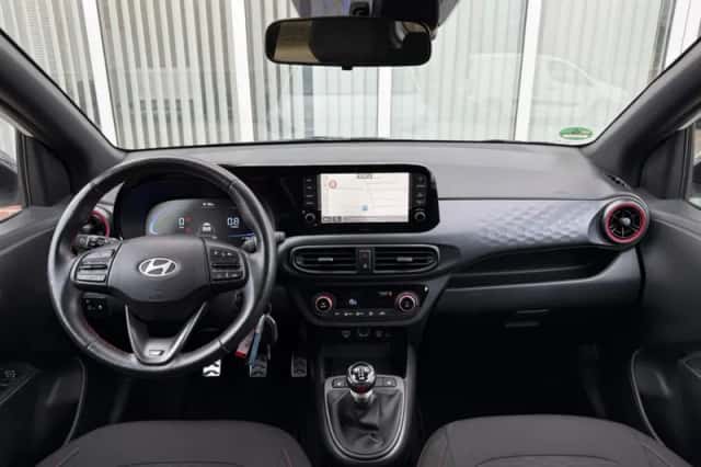 Hyundai i10 (2023) thumbnail 2