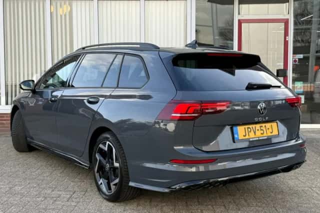 Volkswagen Golf (2025) thumbnail 3