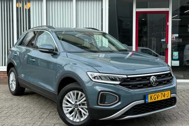 Volkswagen T-Roc (2022) thumbnail 1