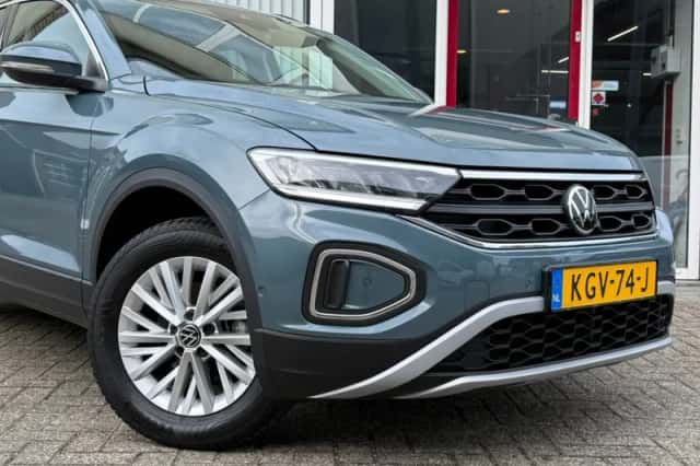 Volkswagen T-Roc (2022) thumbnail 2