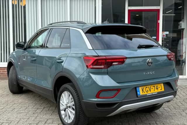 Volkswagen T-Roc (2022) thumbnail 3