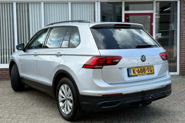 Volkswagen Tiguan (2021) thumbnail 3