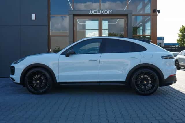 Porsche Cayenne (2022) thumbnail 2