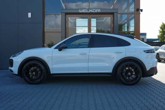 Porsche Cayenne (2022) thumbnail 2