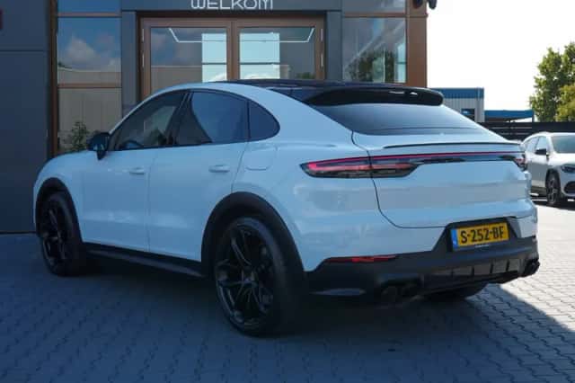Porsche Cayenne (2022) thumbnail 3