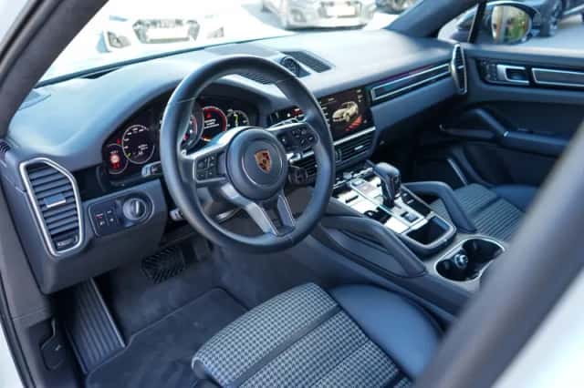 Porsche Cayenne (2022) thumbnail 4