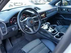 Porsche Cayenne (2022) thumbnail 4