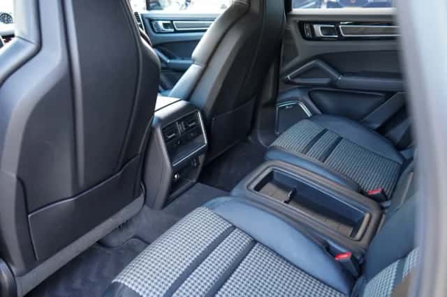 Porsche Cayenne (2022) thumbnail 6