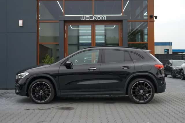 Mercedes-Benz GLA (2022) thumbnail 2