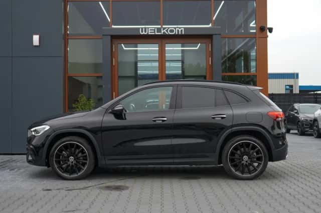 Mercedes-Benz GLA (2022) thumbnail 2
