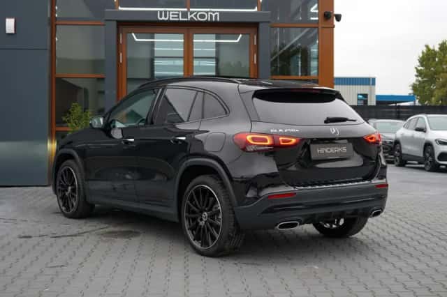 Mercedes-Benz GLA (2022) thumbnail 3