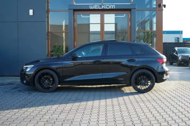 Audi A3 (2021) thumbnail 2
