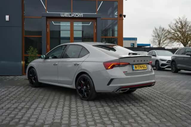 Škoda Octavia (2021) thumbnail 3
