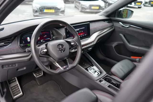 Škoda Octavia (2021) thumbnail 4