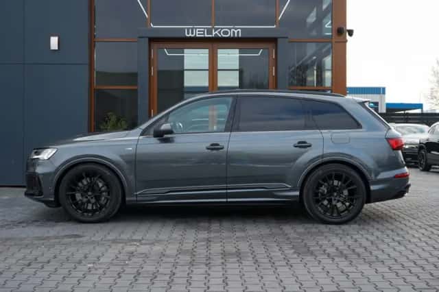 Audi Q7 (2021) thumbnail 2