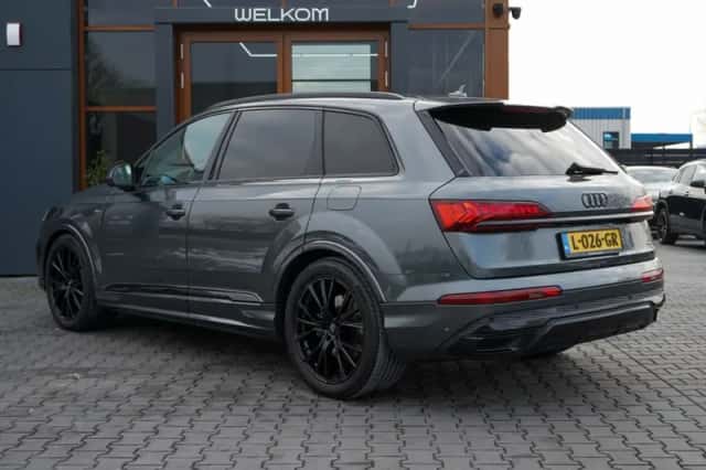 Audi Q7 (2021) thumbnail 3