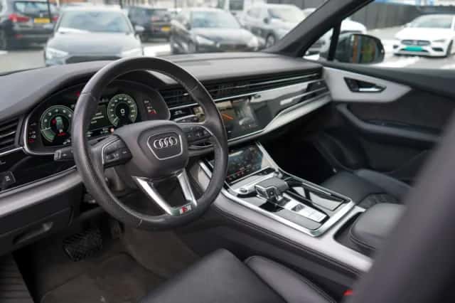 Audi Q7 (2021) thumbnail 4