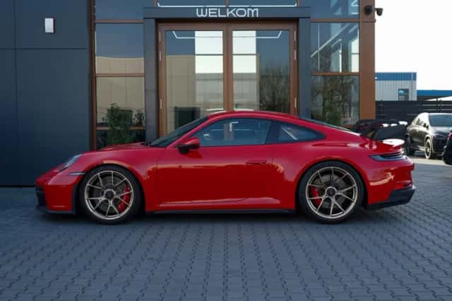 Porsche 911 (2021) thumbnail 2