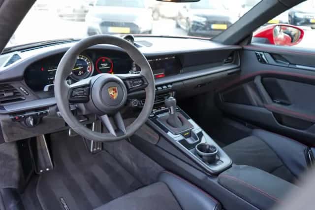 Porsche 911 (2021) thumbnail 4