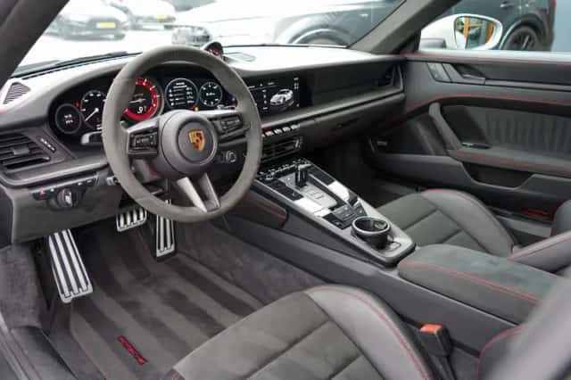 Porsche 911 (2022) thumbnail 4