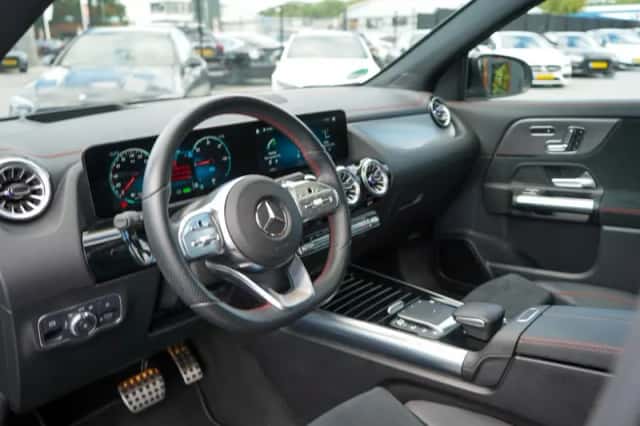 Mercedes-Benz EQA (2022) thumbnail 4