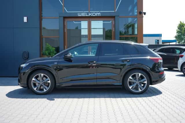 Audi Q4 e-tron (2021) thumbnail 2