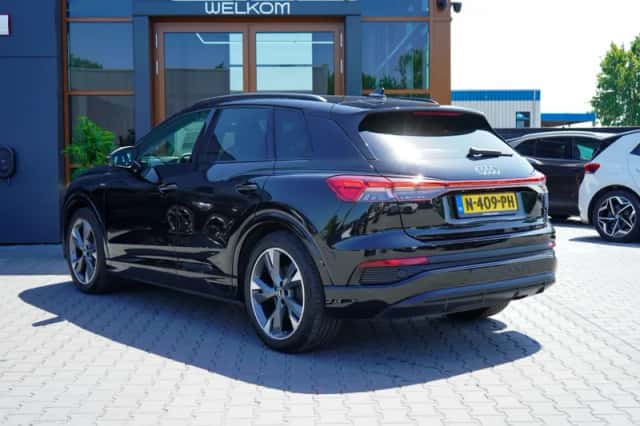 Audi Q4 e-tron (2021) thumbnail 3