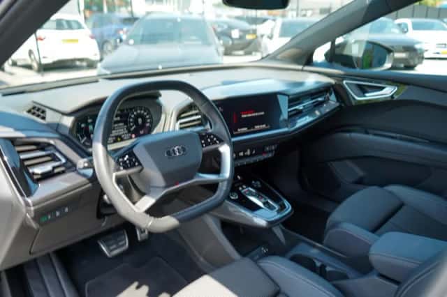 Audi Q4 e-tron (2021) thumbnail 5