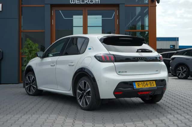 Peugeot e-208 (2022) thumbnail 3