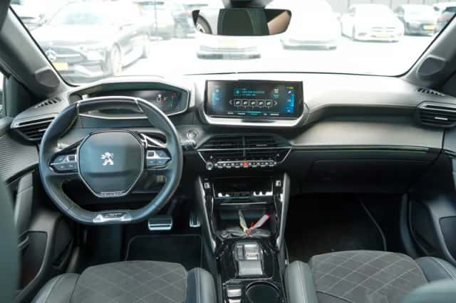 Peugeot e-208 (2022) thumbnail 5