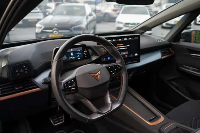 CUPRA Born (2023) thumbnail 5