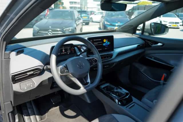 Volkswagen ID.4 (2021) thumbnail 5