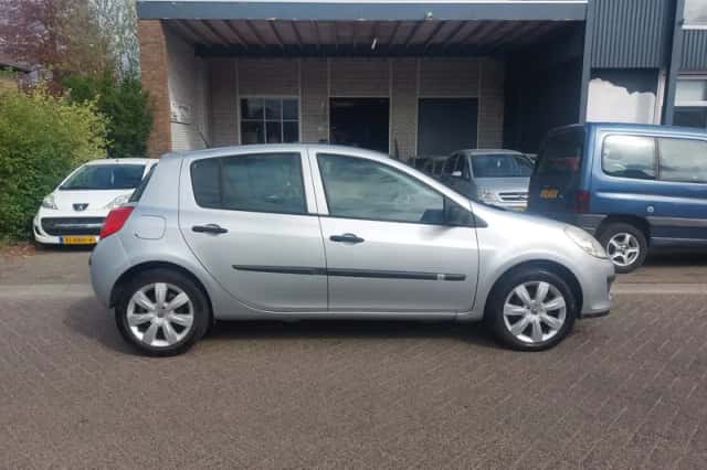 Renault Clio (2008) thumbnail 5