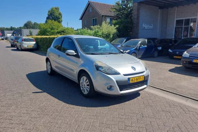 Renault Clio (2010) thumbnail 1