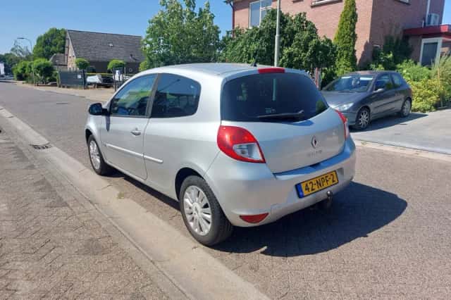 Renault Clio (2010) thumbnail 4