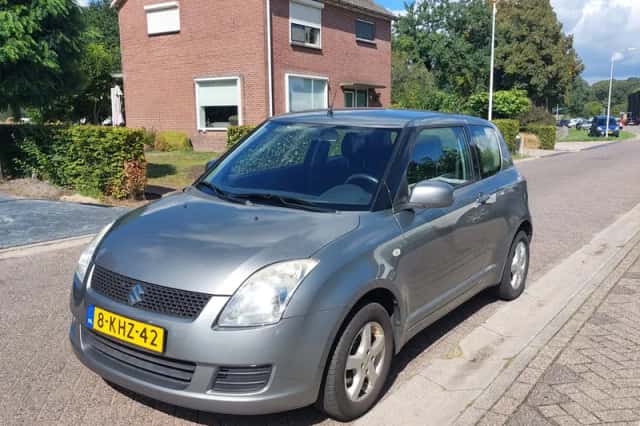 Suzuki Swift (2009) thumbnail 2