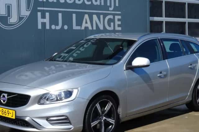 Volvo V60 (2017) thumbnail 1