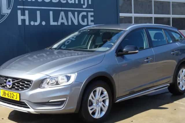 Volvo V60 (2016) thumbnail 1