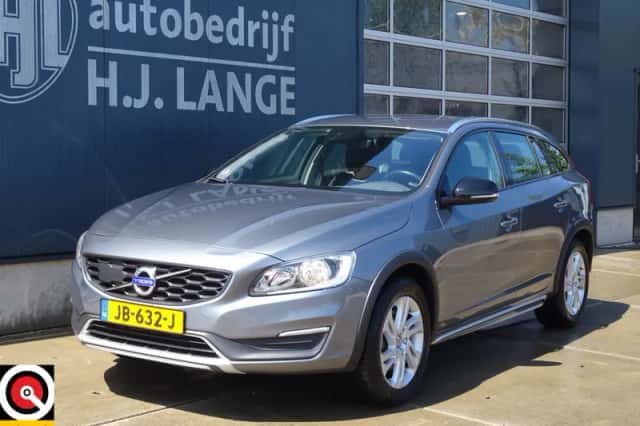 Volvo V60 (2016) thumbnail 3