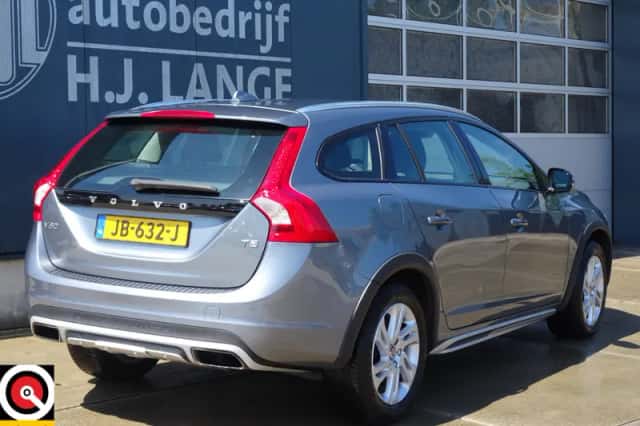 Volvo V60 (2016) thumbnail 5