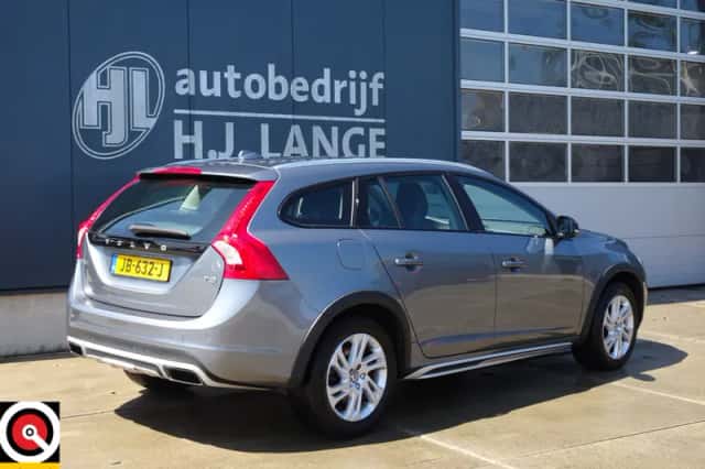 Volvo V60 (2016) thumbnail 6