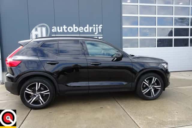 Volvo XC40 (2018) thumbnail 4