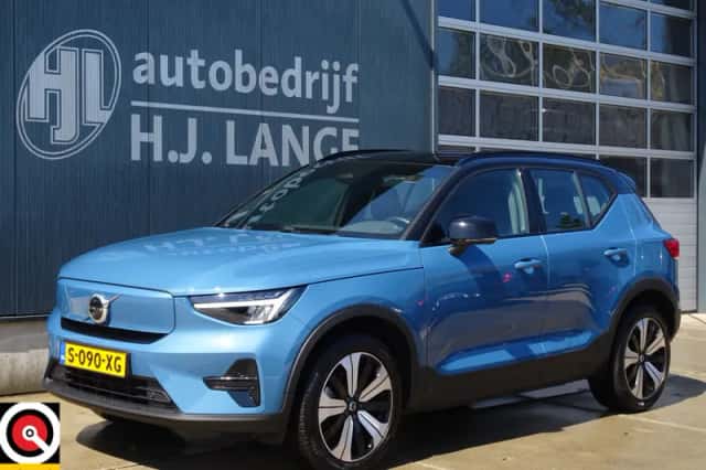 Volvo XC40 (2023) thumbnail 2