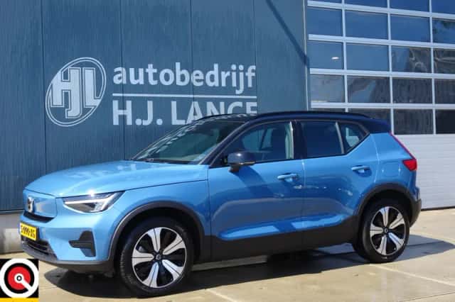 Volvo XC40 (2023) thumbnail 3