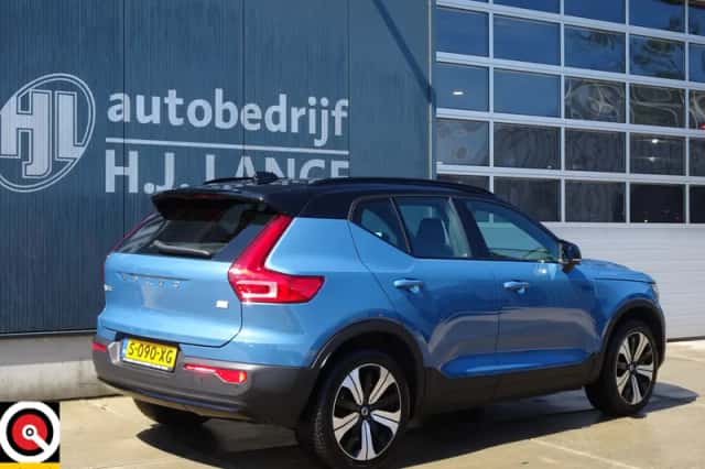 Volvo XC40 (2023) thumbnail 4