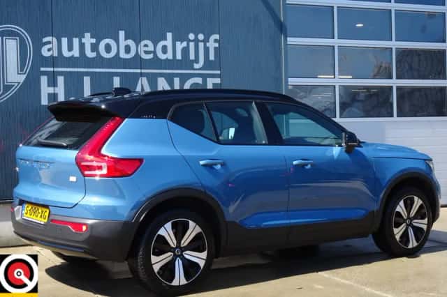Volvo XC40 (2023) thumbnail 5