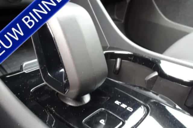 Volvo XC40 (2024) thumbnail 1